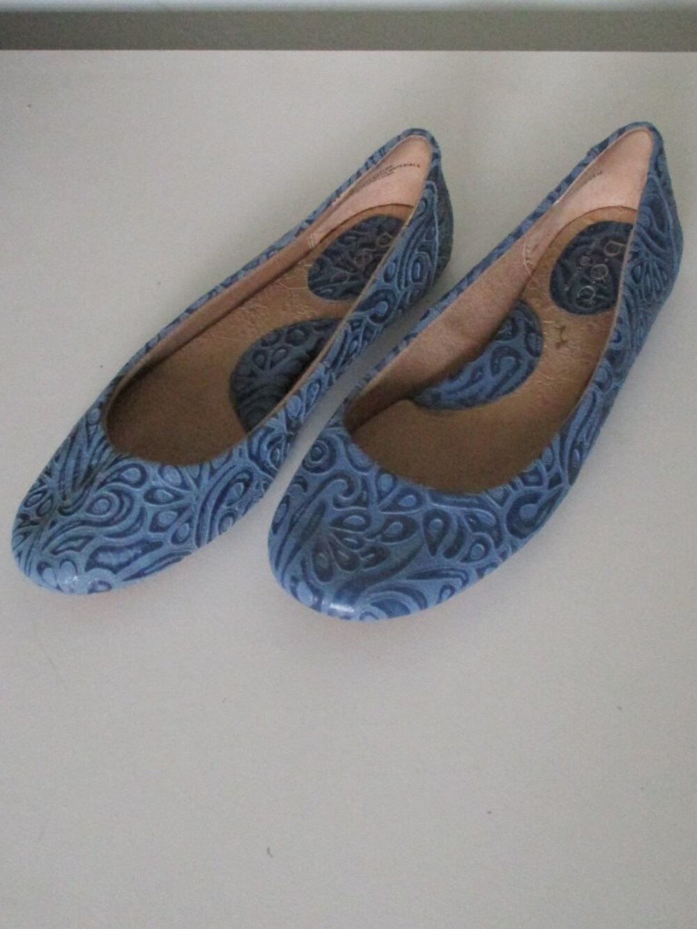 Born b.o.c. Womens Blue Engraved Leather Ballet Flat NWOB - Size 6M